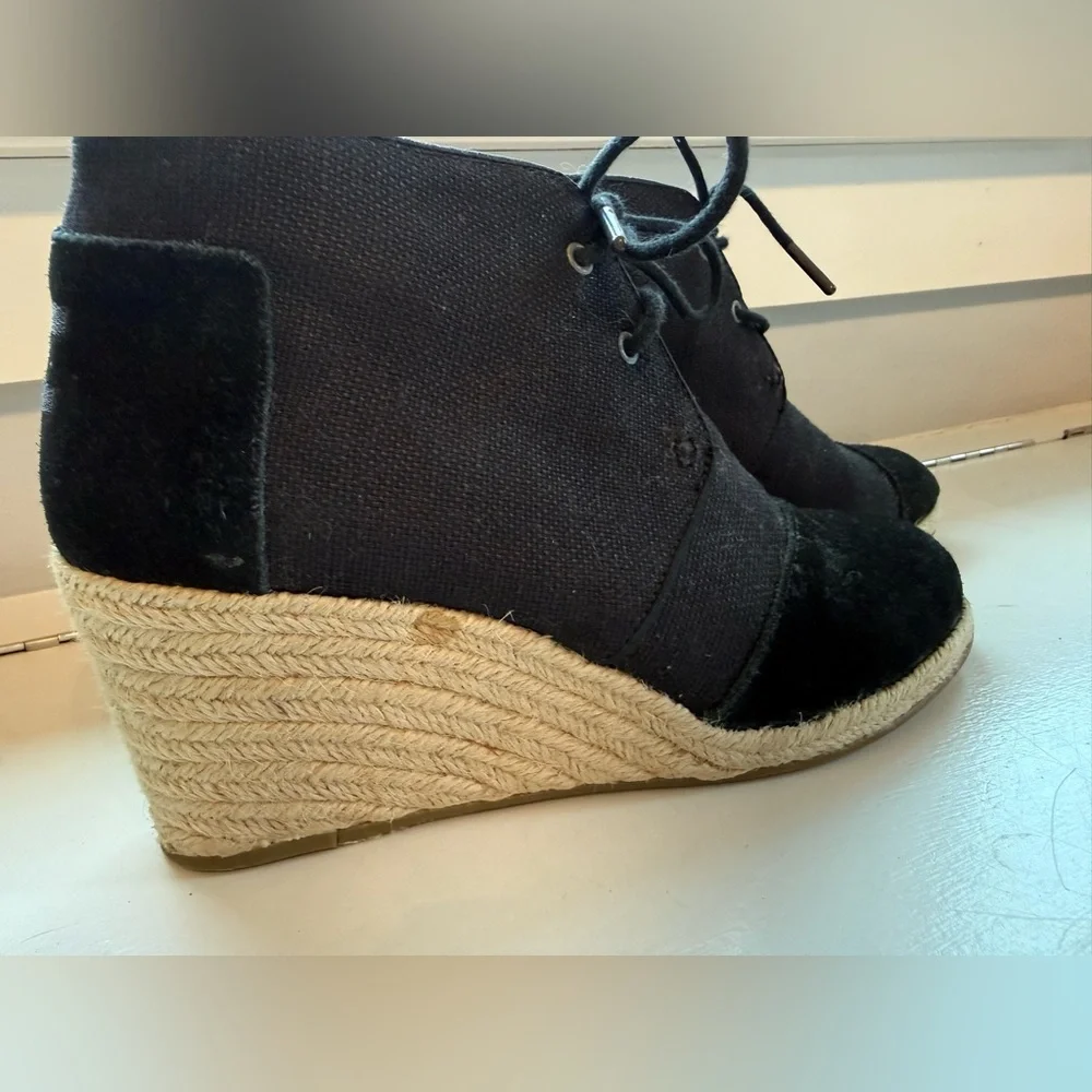 Toms chic black
